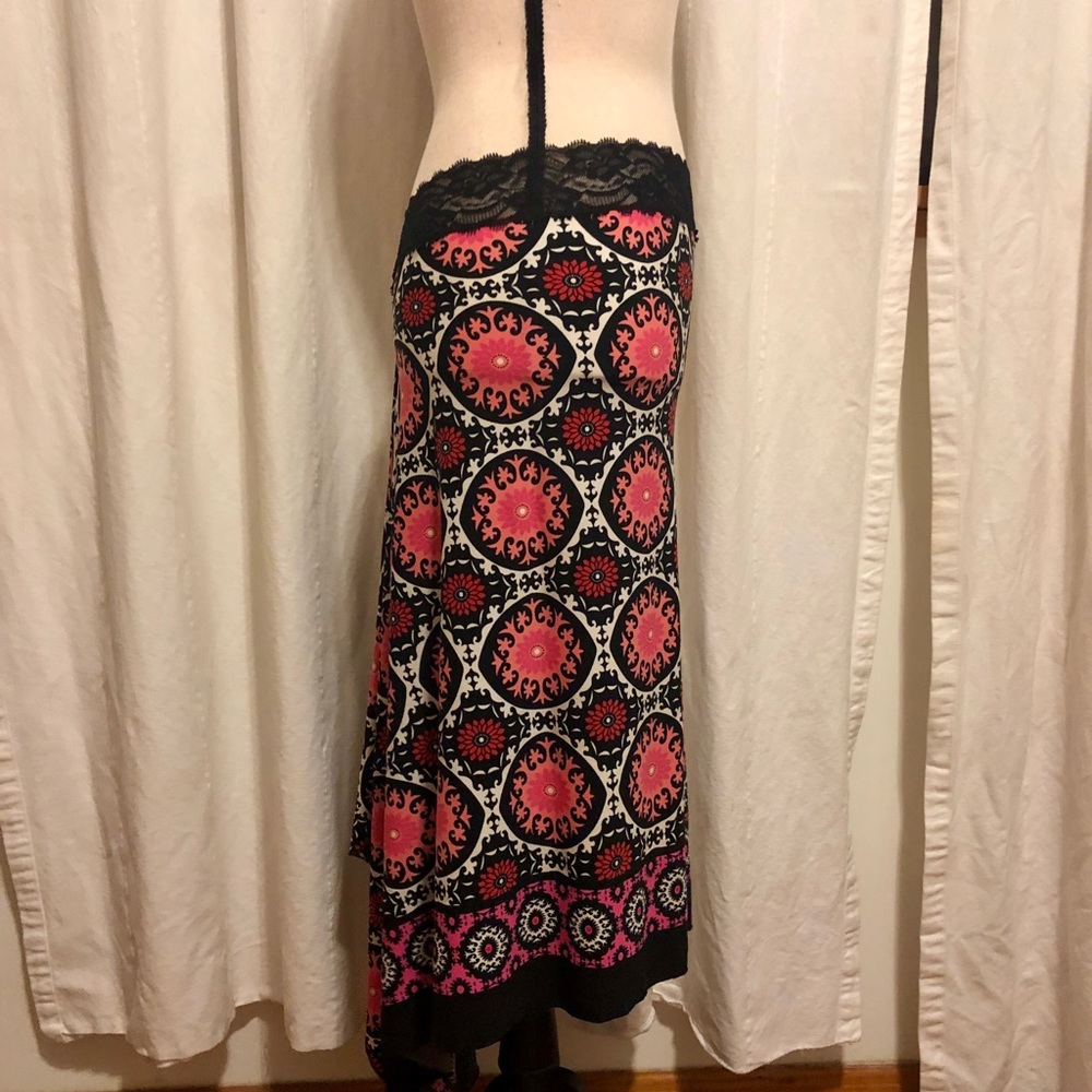 Below-The-Knee Patterned Skirt - image 4